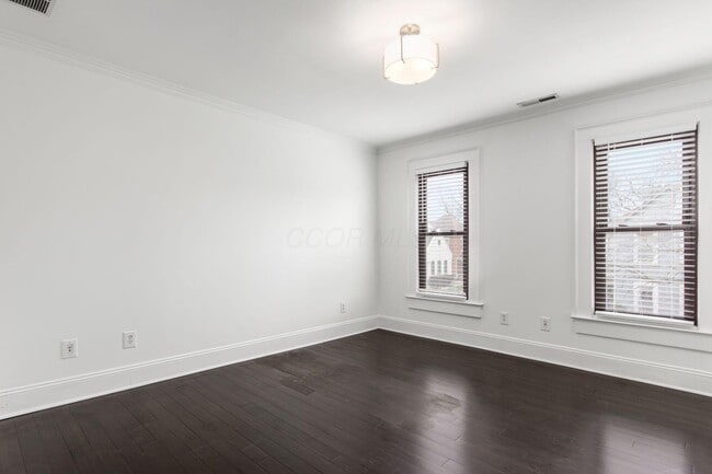 Building Photo - 106 E Gates St