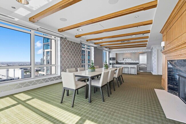 Building Photo - 10 E Delaware Pl