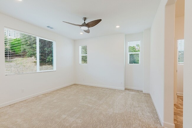 Building Photo - Charming 4 Bedroom 3.5 Bath in Carmel Mountain Ranch