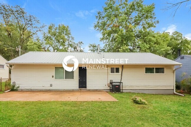 Building Photo - 3 Bedroom Pet-Friendly Home in Kansas City, MO with Main Street Renewal