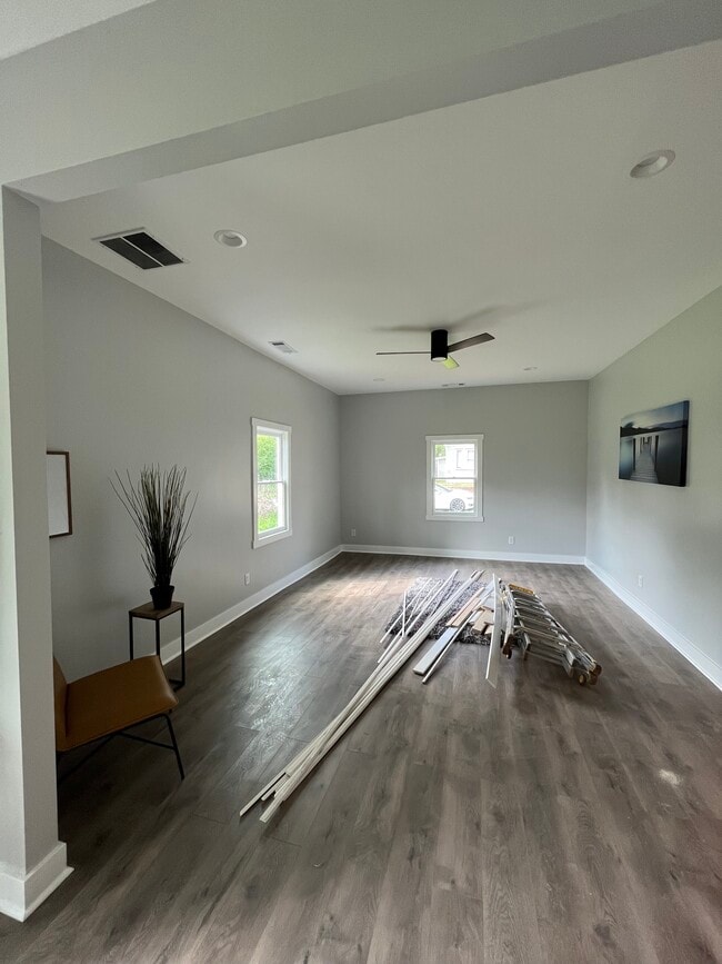 Building Photo - 842 White St SW