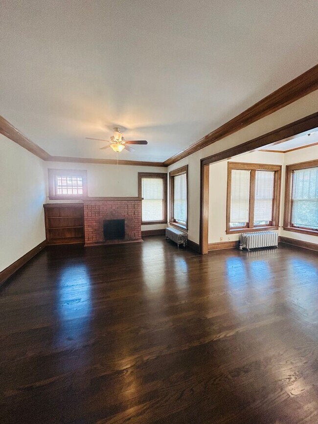 Building Photo - 5752-58 N Winthrop Ave