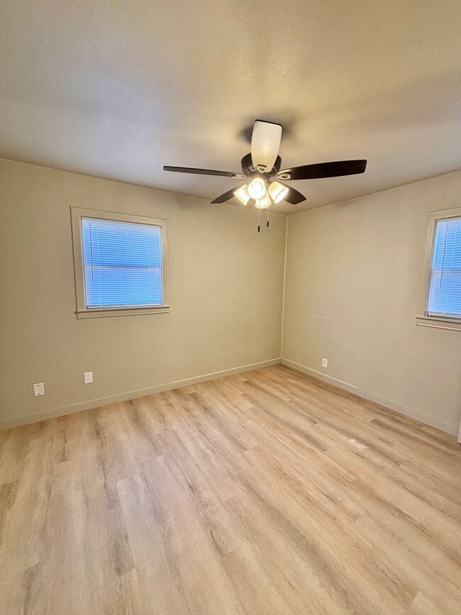 Building Photo - Now Available - 3 Bedroom Home!!