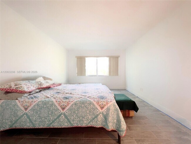 Building Photo - 14850 Naranja Lakes Blvd