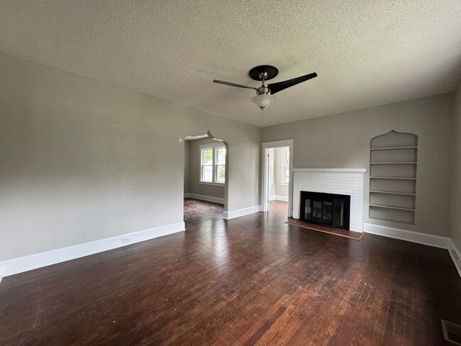 Building Photo - Welcome to this charming home in Portsmout...