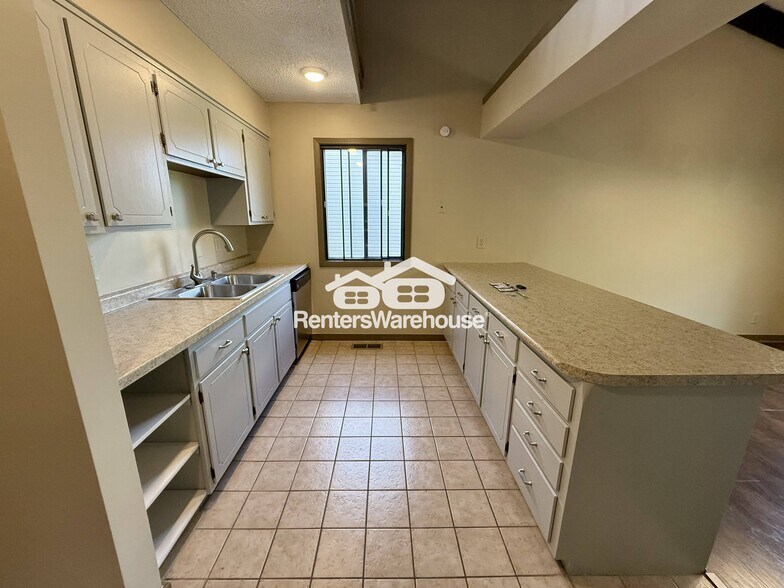 Building Photo - 14320 Fairway Dr