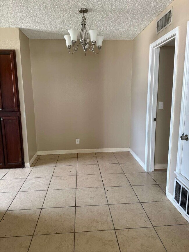 Building Photo - 10571 Starcrest-