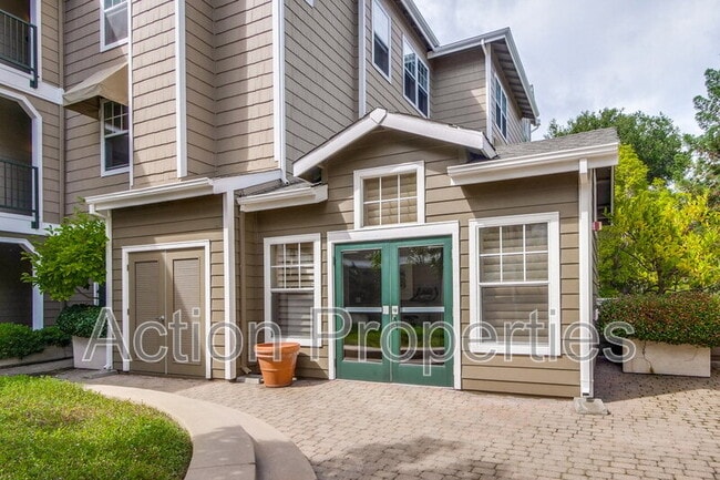 Building Photo - 2160 Santa Cruz Ave