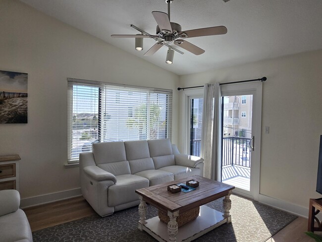 Building Photo - 32 Gulf Breeze Ct