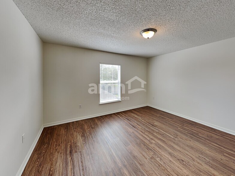 Building Photo - 10619 Opus Dr