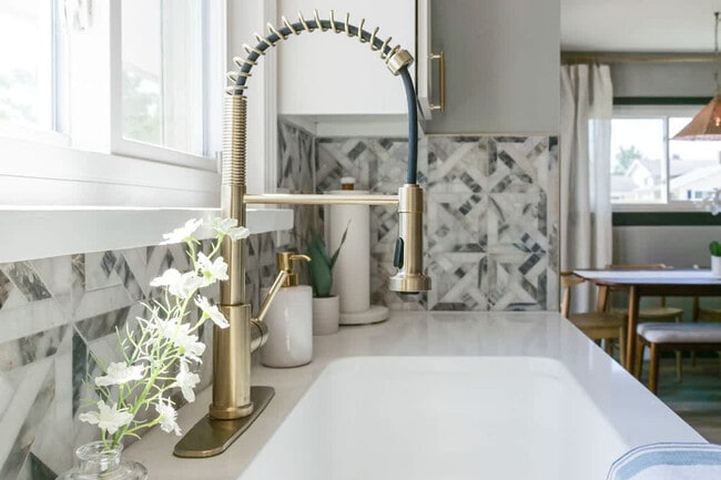 Building Photo - 8910 Cambridge Dr