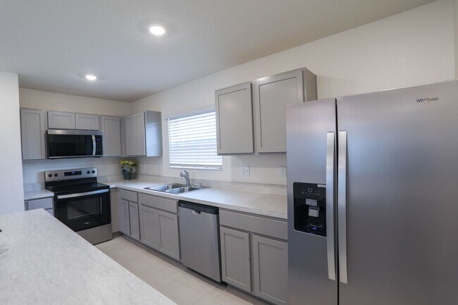 Building Photo - 2950 Lavanda Dr