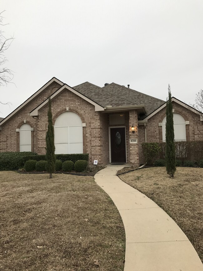 Building Photo - 8200 Kings Ridge Rd