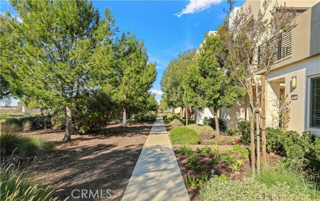 Building Photo - 148 Spectacle