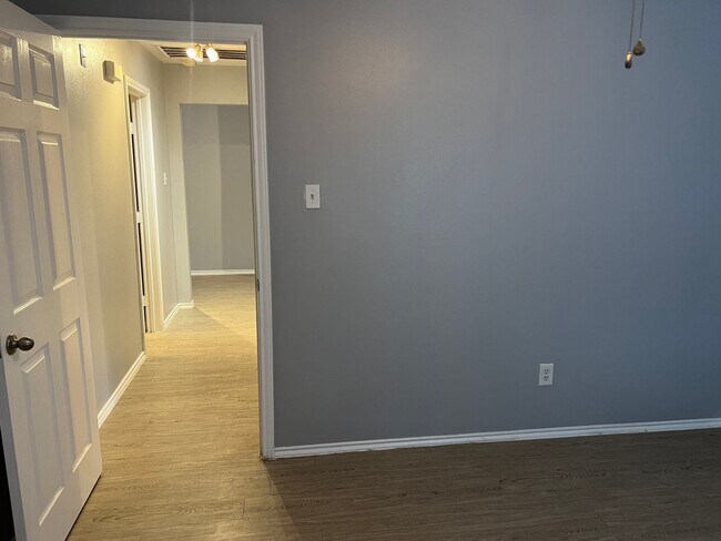Building Photo - Eagle Springs Home Ready for Immediate Occupancy