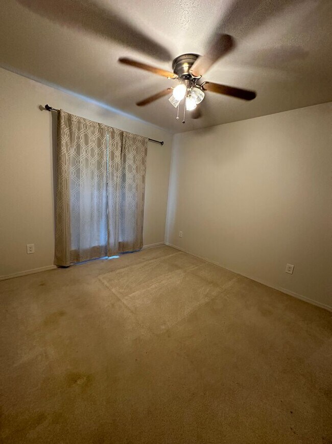 Building Photo - Beautiful South Bossier Home with Sunroom!