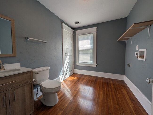 Building Photo - 1017 Ferdinand Ave SW