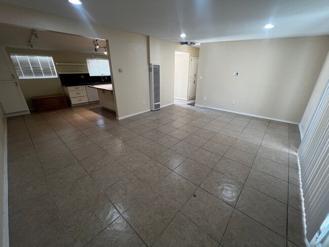 Building Photo - Updated 3-Bed Home Near Base & Joshua Tree...