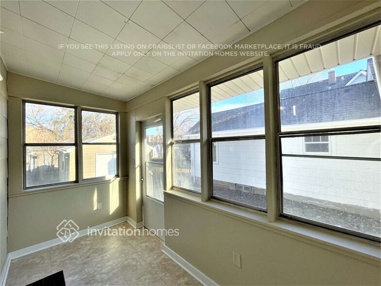 Building Photo - 496 Bay St