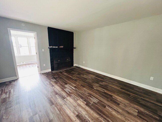 Building Photo - Cute 3/4 bedroom house located in East Stroudsburg Borough!