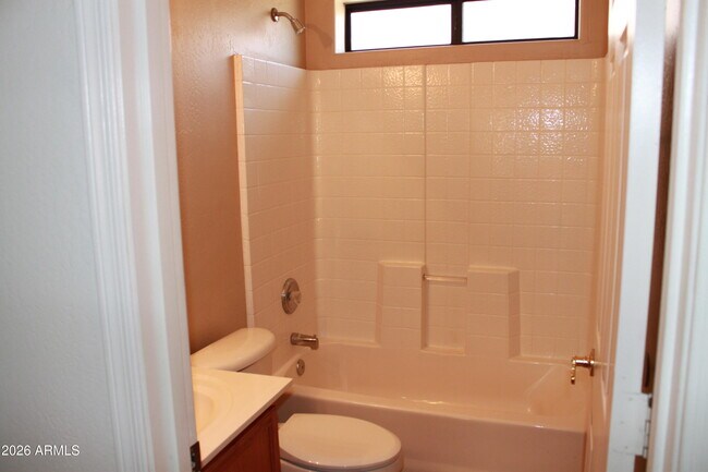 Building Photo - 921 S Val Vista Dr