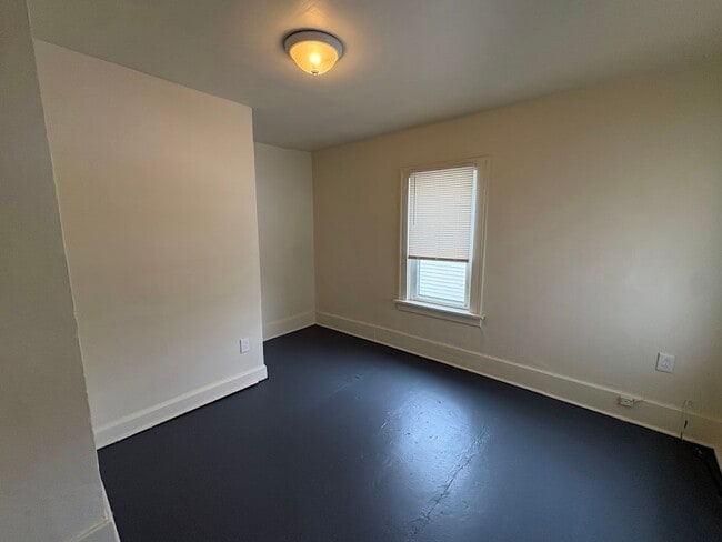 Building Photo - 378 E 156th St