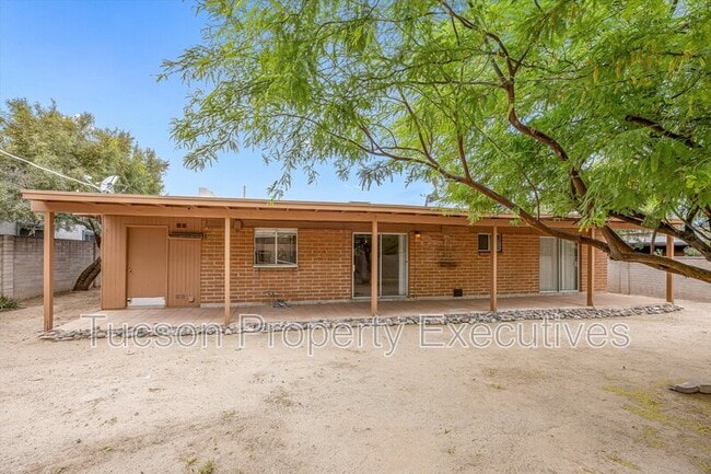 Building Photo - 3534 N Palmer Dr