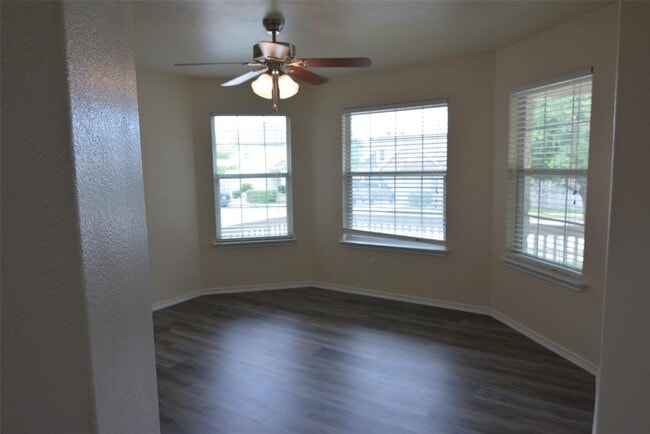 Building Photo - 1303 Horseshoe Ranch Dr