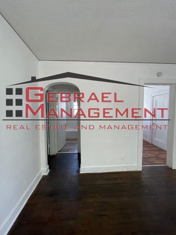 Building Photo - 609 E McClellan St