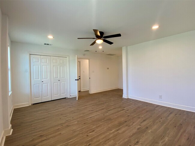 Building Photo - 4963 Culmore Dr