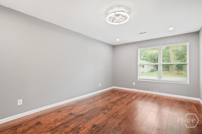 Building Photo - 2120 Krenson St