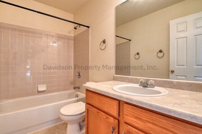 Building Photo - 4173 Knollvale Dr
