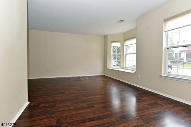 Building Photo - 2196 Kent Ct