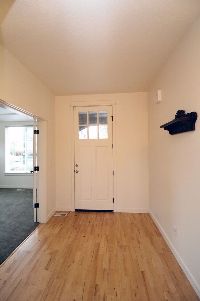 Building Photo - 15128 SE Nia Dr