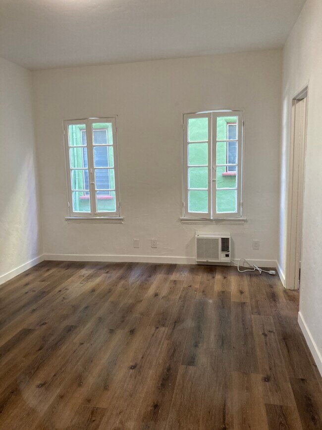 Building Photo - 839 Parkman Ave