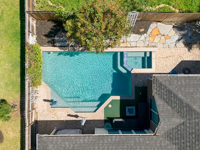 Building Photo - 10134 W Temple Dr