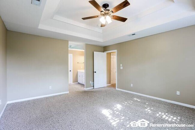 Building Photo - 4 Bed 3.5 Bath In Shawnee! Available NOW!!