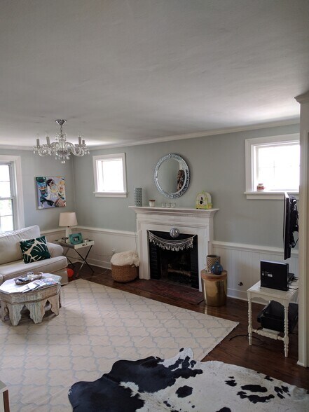 Primary Photo - 3333 Stuart Ave