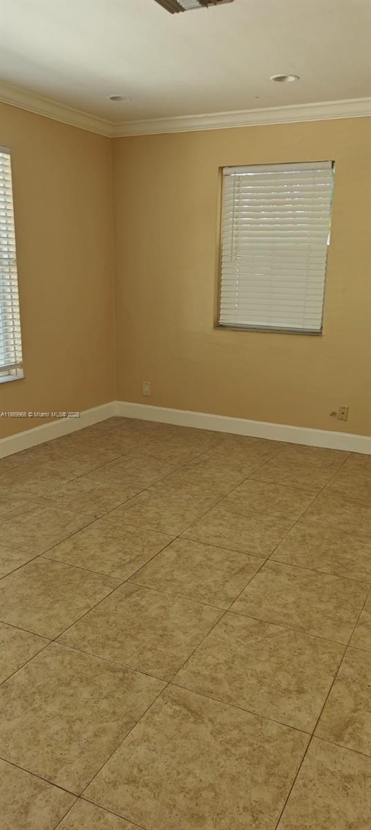 Building Photo - 1123 NE 16th Ct
