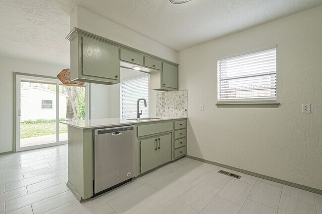 Building Photo - 1626 NW 45th St