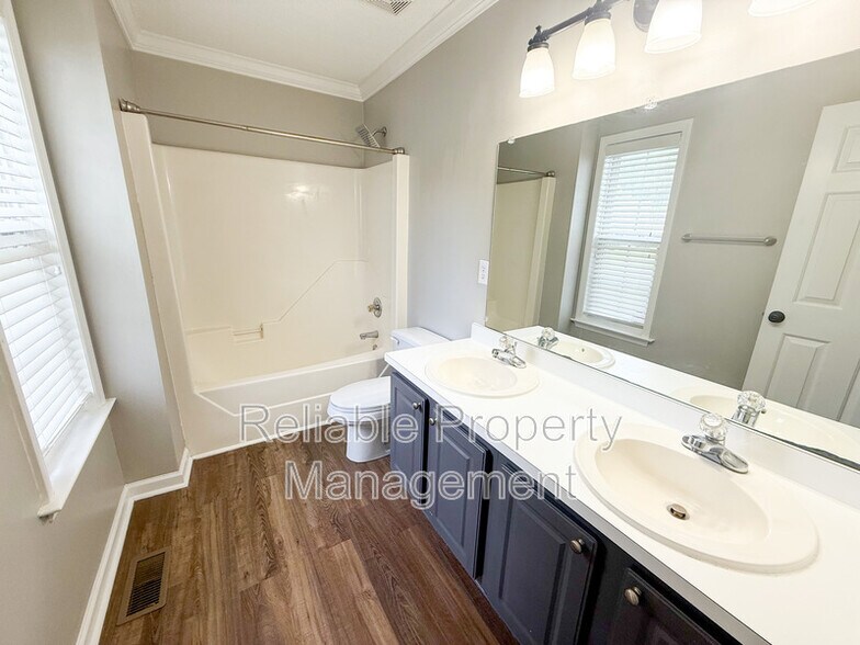 Building Photo - 805 Phillips Pointe Dr