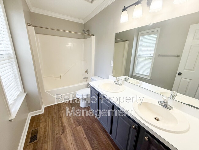 Building Photo - 805 Phillips Pointe Dr