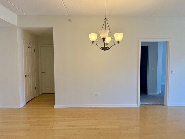 Building Photo - 455 W Wood St