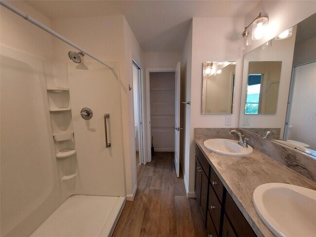 Building Photo - 3301 Dawn Pl