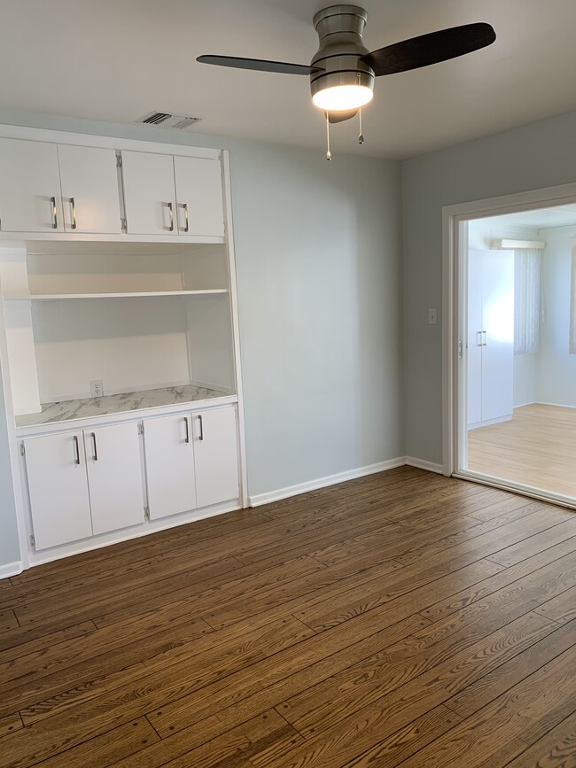 Dining Room or Family Room - 3932 Walgrove Ave