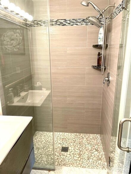 Building Photo - 165 Essex Ave