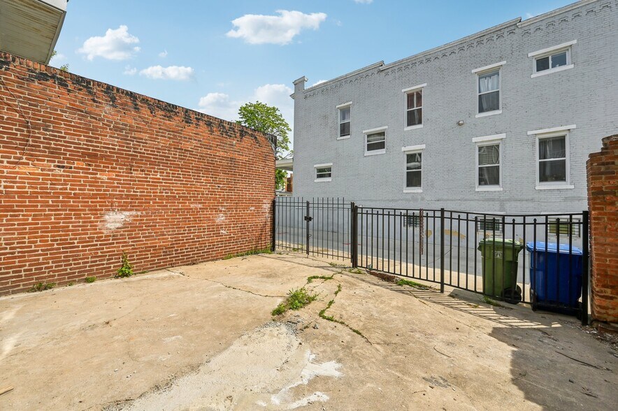 Backyard. - 2431 Linden Ave