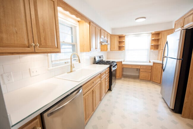 Building Photo - 5976 Hodgman Dr