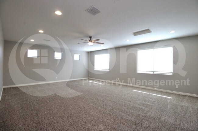 Building Photo - 4247 E Comstock Dr