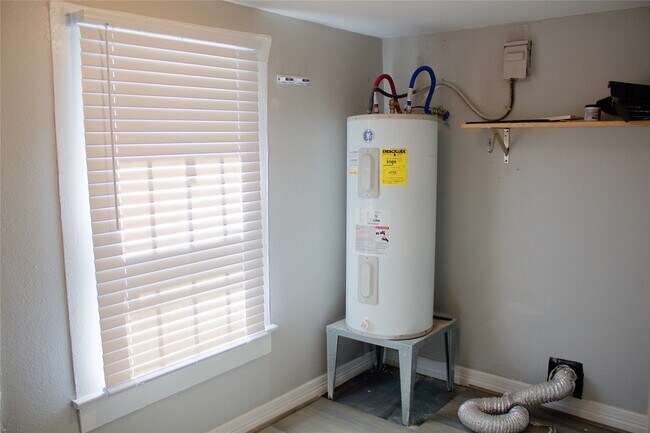 Building Photo - 3314 Holman St